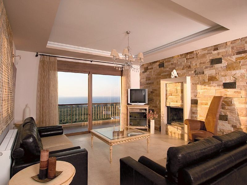 Caneva Luxury Tavronitis