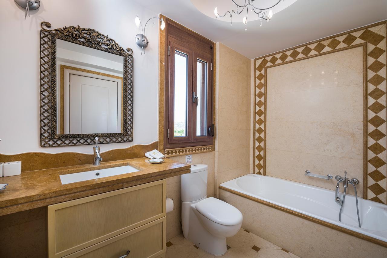 Caneva Luxury Tavronitis