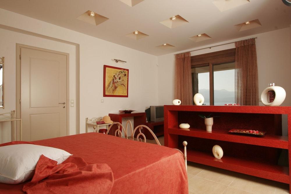 Caneva Luxury * Tavronitis